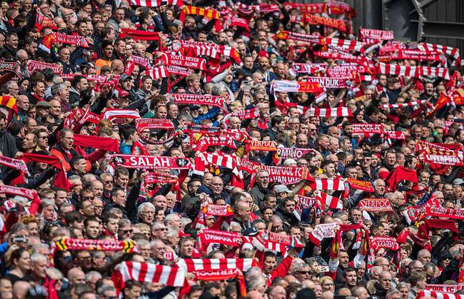 世界杯预热海报里没有C罗遭质疑，FIFA删除原海报改“怀旧”（C罗缺席世界杯预热海报引质疑，FIFA删原海报改发“怀旧版”）